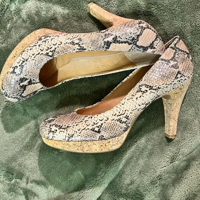 Bombas de plataforma con estampado de piel de serpiente Nurture By Lamaze talla 9 Foto 1 de 4