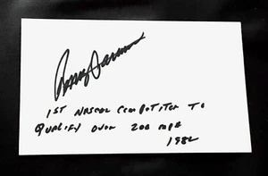 BENNY PARSONS a/ "1ST NASCAR COMPETITOR TO QUALIFY OVER 200 MPH 1982" SIGNED 3X5 - Picture 1 of 1