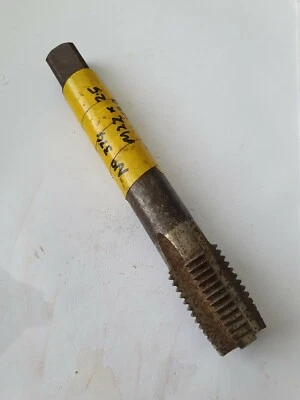 Long Shaft M22 X 2.5 HSS Threading Tap Metric  2nd - Image 1 of 4