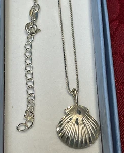 Vintage Sterling Silver 925 TH Clam Shell Pendant Necklace 7/8" T & Box 16"+2" - Picture 1 of 9