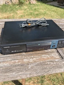 Toshiba DVD Video Player SD-4700N with power cord - Picture 1 of 8