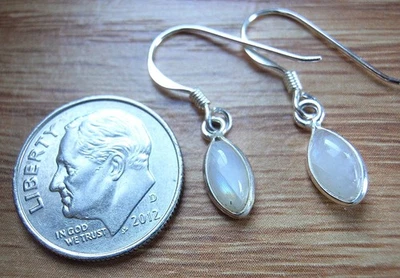 Pendientes Piedra Lunar Muy Pequeños Plata de Ley 925 Recibirás pendientes exactos Foto 1 de 2