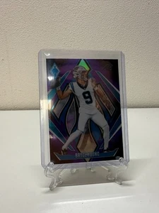 BRYCE YOUNG 2024 PANINI PHOENIX FOOTBALL #19 PURPLE FADE PRIZM CAROLINA PANTHERS - Bild 1 von 2