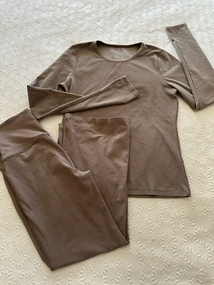 Beyond Yoga Spacedye M Conjunto de 2 Piezas Leggings Pierna Ancha Manga Larga Top Tostado Taupe Foto 1 de 4