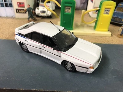 CITROEN BX 4 TC (4 X 4) DE 1986 1/43 UNIVERSAL HOBBIES - Photo 1/4