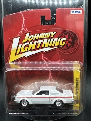 2010 Johnny Lightning Short Card WHITE 1976 DODGE ASPEN R/T R24 Tomy TAKE A LOOK - Image 1 of 4