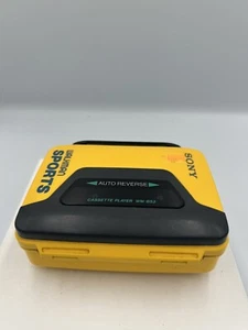 Walkman sportivo Sony WM-B53 - lettore cassette portatile NON FUNZIONANTE - RICAMBI - Foto 1 di 13