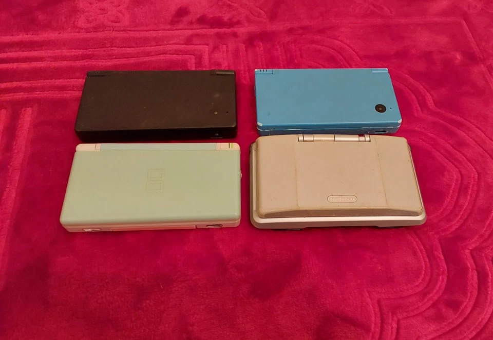 Lot Of 4 Nintendo DSi/DS LITE/FAT Consoles  FOR PARTS REPAIR NOT WORKING! ASIS - Image 1 of 4