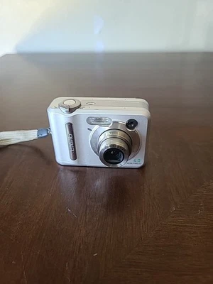 Casio QV-R40 Digital Camera 4MP Silver Parts Only Nos Scratches - Image 1 of 4