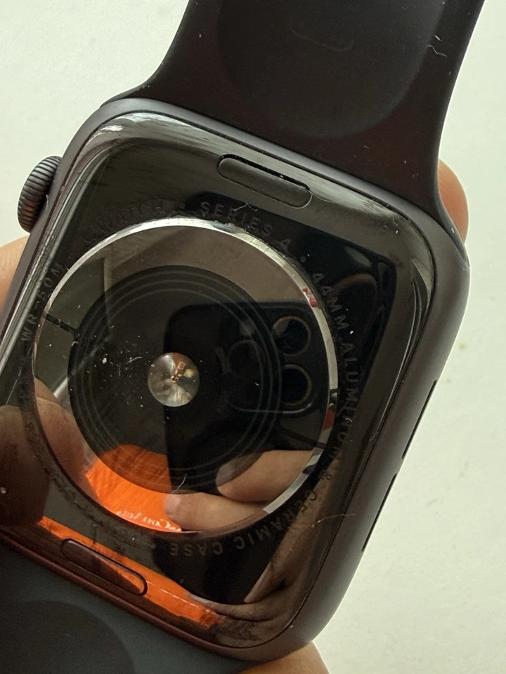 Apple Watch Series 4 44mm Cassa Alluminio Grigia Siderale - Immagine 1 di 4