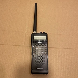 Radio Shack Pro-135.200 Channel Scanner with Accessories. Tested - Picture 1 of 8