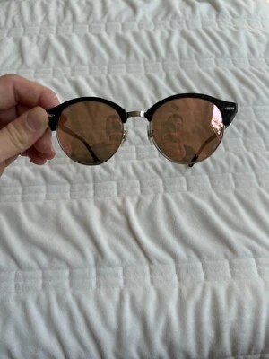 Очки солнцезащитные унисекс Ray-Ban Clubround RB4246 1197/Z2 черные круглые розовые зеркальные 51 мм - Изображение 1 из 4