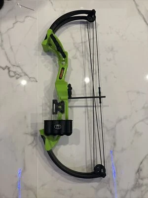 Kids Bear Brave Compound Bow Green - Image 1 of 4