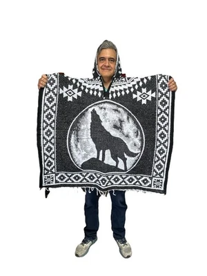 2XL PONCHO MEXICANO CON CAPUCHA, MANTA LOBO AULLANTE, TALLA ÚNICA, BLANCO Y NEGRO Foto 1 de 3