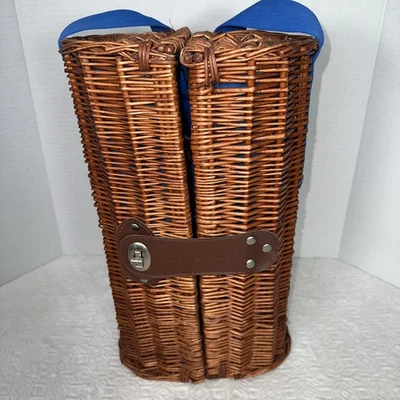 Cesta y vasos de mimbre de vodka de ganso gris Foto 1 de 4