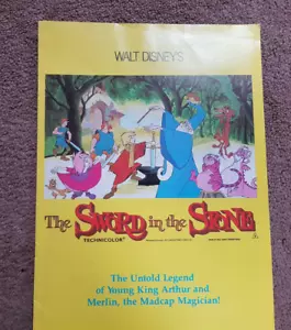 The Sword in the Stone - Campaign /Press Book from 1970's Walt Disney - Foto 1 di 4