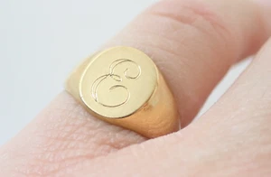 Vintage 10k Yellow Gold Filled Signet Initial Letter "E" Pinky Band Ring Sz 3.75 - Picture 1 of 5