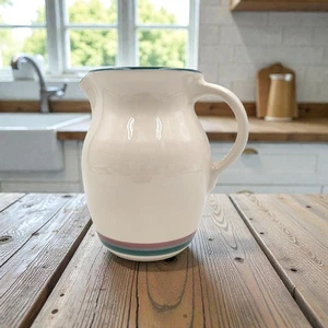 Pfaltzgraff Wacholder großer Krug 2 Quart Steinzeug creme türkis Pflaumenband 6 5/8" - Bild 1 von 9