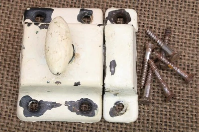 "Antiguo armario pestillo giro ovalado perilla captura antiguo blanco estaño 2 1/4"" rústico" Foto 1 de 4