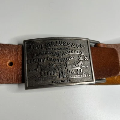 Cinturón de cuero vintage Levi’s con hebilla grande con logotipo hecho en EE. UU. marrón talla 36 Foto 1 de 4