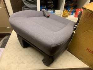 GENUINE KIA SEDONA MK1 LEFT FRONT SEAT BASE ONLY 0K55A57310A62 NEW FREE UK POST! - Picture 1 of 2