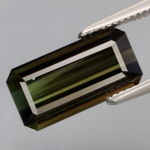 3,64Ct. Hinreißende Farbe Natürlicher Grüner Turmalin Mosambik Perfekte Form - Bild 1 von 4