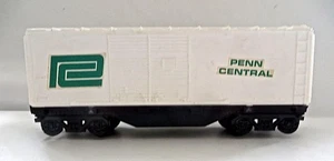 Lionel Uncatalogued End of Production Mt Clemens Cheaply Made PennCentral BoxCar - Picture 1 of 5