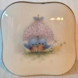 Bluebirds Under Umbrella Sweet Cute Porcelain Vintage Trinket Box c. 1979 - Picture 1 of 3