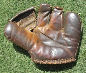 1940's-50's Wards Martin Marion 3 Finger Baseball Glove, Great Antique Patina - Picture 1 of 7