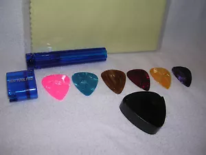 Gitarrenspieler-Pack, Poliertuch, Pick-Halter, Wickler & Plektren - Bild 1 von 2