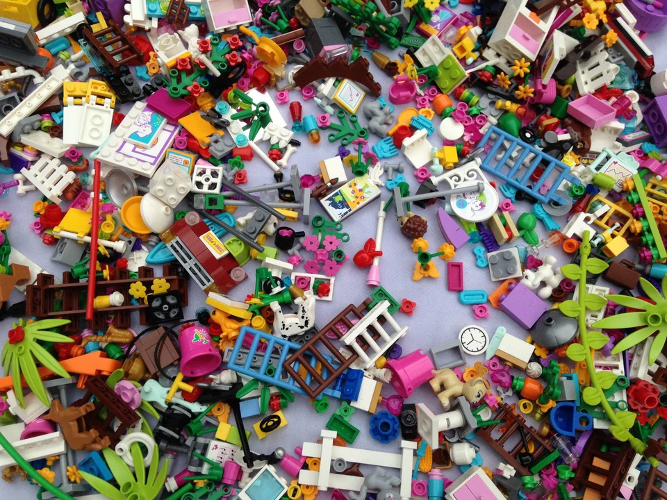 ☀️LEGO - 30 Random Friends Girl Color parts pieces lot Accessories mix tools  - Image 1 of 1