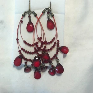 Avon 2007 Teardrop Wire Hoop Earrings in red signature box - Picture 1 of 9