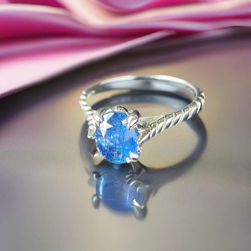 Anillo de cóctel de plata esterlina con piedras preciosas de iolita azul brillante de 1,4 quilates talla 8 Foto 1 de 4