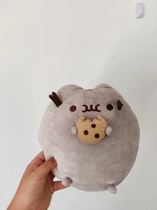 GUND Pusheen With Chocolate Chip Cookie Soft Toy 9" very cool soft toy - Picture 1 of 7