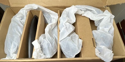 2 Auriculares inalámbricos traseros OEM 2007-13 GM 25795362 TV DVD y control remoto NUEVO Foto 1 de 4