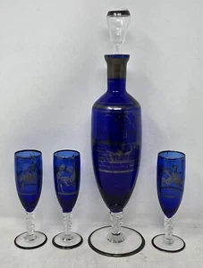Juego de 4 piezas de jarra de vidrio cobalto italiano vintage y vidrio de degustación superpuesto plateado - Imagen 1 de 15