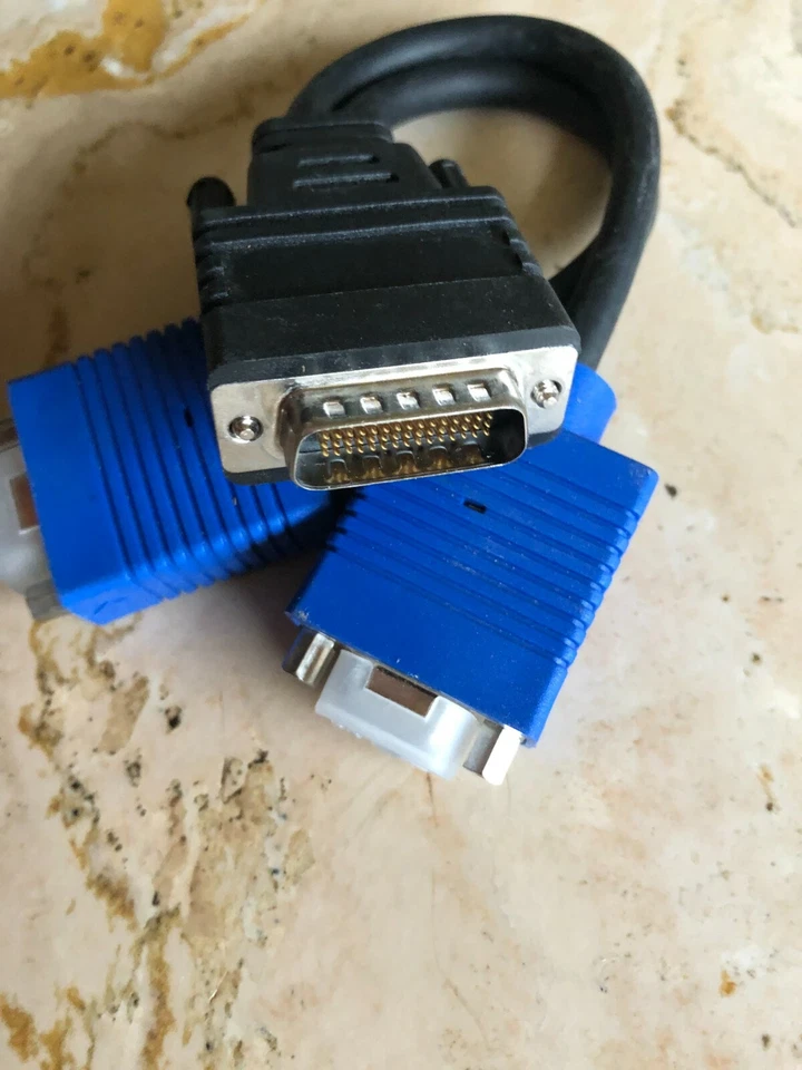 50 polig Male to 2 VGA Female Component Video Adapter/Splitter - Bild 1 von 1