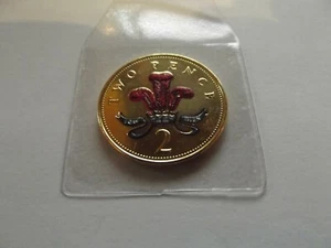 Zwei neue Pence Münzen {farbig} - Bild 1 von 2