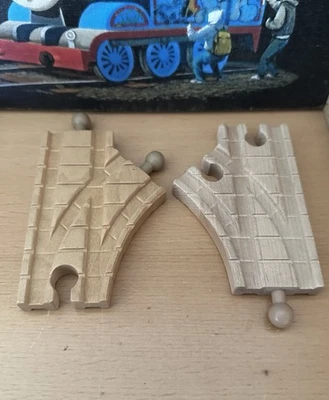 Curva de aprendizaje de madera Thomas Train Clickety Clack 3 pulgadas ¡Pistas de interruptor curvas! Foto 1 de 2