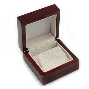 Luxury Wooden Mahogany Gloss Earrings/ Pendant Box (Earrings are not included) - Picture 1 of 6
