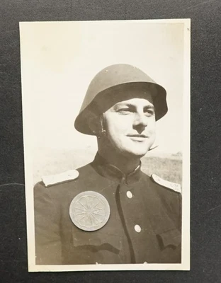 Foto Seestreitkräfte DDR NVA Portrait Stahlhelm Leutnant Schulterklappe Uniform - Bild 1 von 2