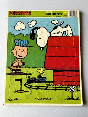 VINTAGE 1980s PEANUTS Snoopy Charlie Brown Frame Tray Puzzle COOL Woodstock - Image 1 of 3