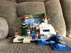 LEGO Minecraft: Il nascondiglio di neve (21120) Completo al 99% con istruzioni - senza scatola - Foto 1 di 3