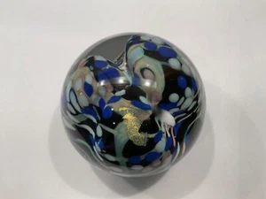 KARG STUDIO MUNDGEBLASEN ABSTRAKTE KUNST GLAS SIGNIERT BRIEFBESCHWERER IRISIEREND - Bild 1 von 7