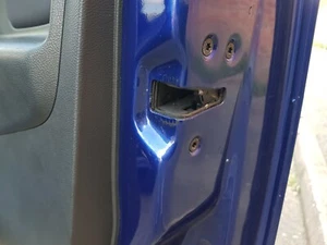 Cerradura puerta conductor Ford Ka+ Zetec 1.2 gasolina manual 2018-2022 - Imagen 1 de 9