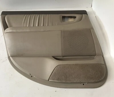 Panel de moldura de puerta trasera izquierda Toyota Avalon 2000-2004 67640-AC090. OEM usado Foto 1 de 4