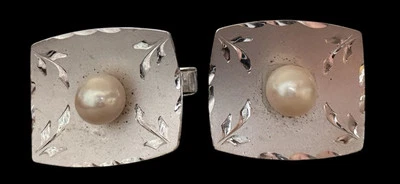 Gemelos de plata de ley 925 con perlas acabado satinado diseño grabado láser 0,75"" Foto 1 de 4