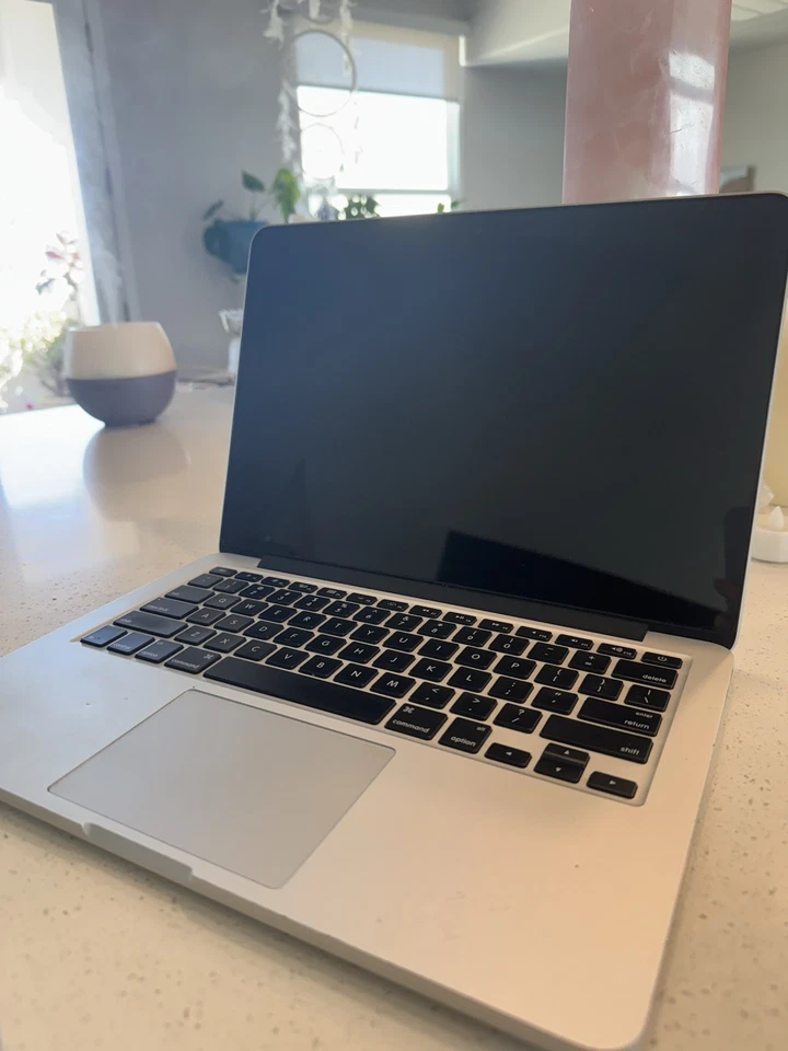 Apple MacBook Pro 13-inch Retina Display 2015 Model - Image 1 of 4
