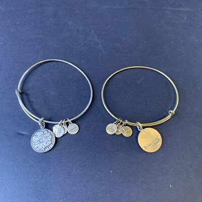 Pulsera Corazón Alex And Ani Mom Love Charm Flor EE. UU. Tono Plata/Latón Energía Foto 1 de 4