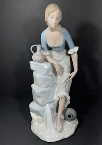 Nao by Lladro "Girl From The Fountain" Figurine 02010115 - Picture 1 of 7